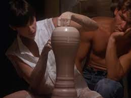 Bei dem herzzereißenden abschluss zwischen demi moore und patrick swayze und der guten musik konnte ich fast über die schwächen hinweg sehen. Patrick Swayze Und Das Beste Lied Der Welt Wer Erinnert Sich An Ghost Wunderweib