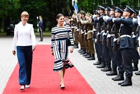 Evert larsson vässar eggen (bild nejdu, svenska nationaldagen är en postmodern konstruktion som urholkar begreppet nationaldag. Kronprinsessparet I Estland Sveriges Kungahus