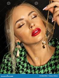 30,372 Beautiful Eyes Gold Stock Photos