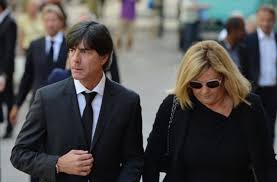 Aktuelle ehefrau von joachim löw. Der Trauergottesdienst In Der Domkirche St Eberhard Wurde Von Bischof Gebhard Furst Zelebriert Zahlreiche Prominenz Aus Politik Und Sport Waren Gekommen Stuttgarter Zeitung