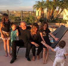 Brian houston is the global senior pastor of hillsong church, a global family of congregations comprising more than 100,000 weekly attendees. Facebook