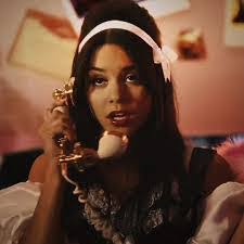 Lori Montez's Instagram, Twitter & Facebook