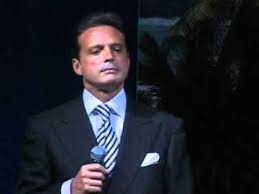 De acuerdo con lo que vemos en la primera temporada de 'luis miguel', rosy esquivel fue una figura materna para el cantante, pues pasaban mucho tiempo juntos, incluso más que con su madre, marcela basteri.cuando la italiana desapareció, fue rosy quien tomó el papel de cuidadora y figura maternal de la celebridad latina, como lo informó javier león herrera, autor del título 'luis. Luis Miguel Entrevista Con Gisela 1993 By Luis Miguel Peru
