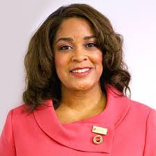 Liz Stokes's Instagram, Twitter & Facebook