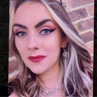 Tania Beck's Instagram, Twitter & Facebook