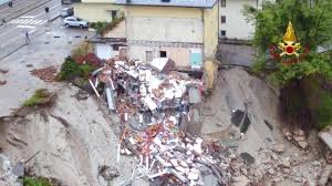 Jun 08, 2021 · i passeggeri di un autobus rimasto intrappolato in oltre un metro d'acqua a causa del maltempo a busto arsizio (varese), sono stati soccorso dai vigili del fuoco con l'ausilio di un gommone. Maltempo Una Domenica Da Allarme Arancione In 6 Regioni In Veneto Situazione Apocalittica La Repubblica