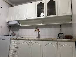 Eski moda mutfak dolabımızı yüksek fiyatlar ödeyip değiştirmek yerine 175 tl masraf ederek boyadık,hayatımızda hiç boya yapmamamıza rağmen sonuç gayet. Mutfak Dolabi Boyama Dolaplar Mutfak Dolaplari Mutfak