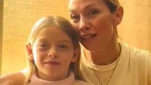 Esordisce in televisione a 11 anni, ballando in diretta in un programma presentato da pippo baudo. Eleonora Abbagnato Insieme Alla Bellissima Figlia Julia Mamma E Figlia Due Gocce D Acqua