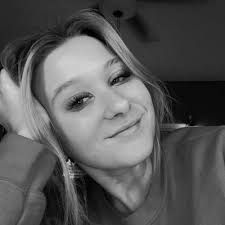 Monica Hinkle's Instagram, Twitter & Facebook