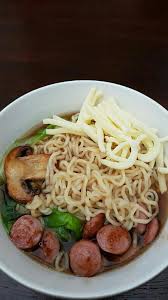 It uses chicken stock and chukamen noodles for a relatively light soup that is salty and tangy. Pin On What A Noodle