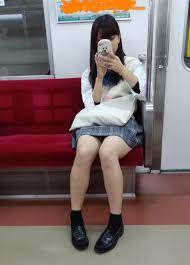 画像】何かしてしまいそうになる電車内ＪＫ写真 | JKちゃんねる|女子高生画像サイト