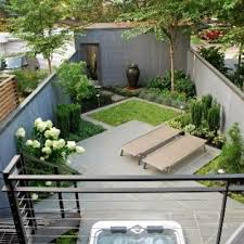 Great Use Of A Small Space Modern Design Hot Tub Landscaping Flagstone Patio In Wash Small Yard Landscaping Small Courtyard Gardens Small Backyard Gardens