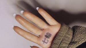 This is ariana's first tattoo, which she got in 2012 at the age of 18. Ariana Grande S New Tattoo Does Not Say 7 Rings Unfortunately British Vogue