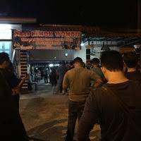 Jgn fikir lain plak yeee.ni mmg nk cerita pasal nasi lemak yg glamour kat ganu ni.memang beratur panjang kalau nk beli nasi lemak ni. Kedai Nasi Lemak Bawah Rumah Malay Restaurant