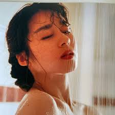 青山知可子-内なる情熱 写真集の奥深さを探る