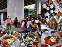 Tapi pakcik dan mak cik jual ni takde kedai makan. Tempat Makan Menarik Di Kuala Terengganu Pada Waktu Malam