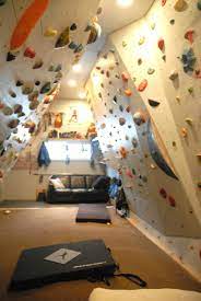 Maybe you would like to learn more about one of these? This Family Wanted To Renovate Their House So They Built This Epic Climbing Wall In One Of The Rooms Story Indoor Klettern Haus Renovieren Zimmergestaltung