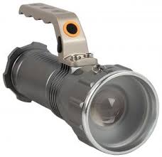 Puissante, elle peut délivrer un flux lumineux pouvant grimper. á… Les Meilleures Torches Led Ultra Puissantes Comparatif En Dec 2020