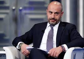 Il senatore ex m5s portato al gemelli in codice rosso. Treofan I Sindacati Chiedono Di Incontrare La Tesei E Latini Intanto Al Presidio Arriva Il Sen Gianluigi Paragone Italexit Terni In Rete