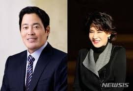 정용진(鄭溶鎭, 1968년 9월 19일 ~ )은 신세계그룹 부회장을 맡고 있는 대한민국의 기업인이다. ì‹ ì„¸ê³„ ì •ìš©ì§„ ì •ìœ ê²½ ì¦ì—¬ì„¸ 2962ì–µì› í™•ì • í˜„ê¸ˆìœ¼ë¡œ ë‚¼ ê²ƒ ì˜ˆìƒ ê¸ˆìœµê²½ì œì‹ ë¬¸