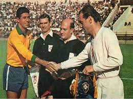Brazil 3 Czechoslovakia 1 In 1962 In Santiago Captains Hand Shake Before The World Cup Final World Cup Final World Cup Soccer