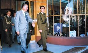 Candidato presidencial de renovación nacional y el pri. De Carabinero A Candidato Presidencial La Historia Detras De Foto Viralizada Del Edecan Desbordes Nacional Biobiochile