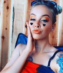 Amanda Barbato's Instagram, Twitter & Facebook