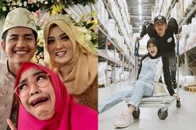 معركة بلاط الشهداء ‎, romanized: Resmi Cerai 10 Kenangan Zikri Daulay Dan Henny Rahman
