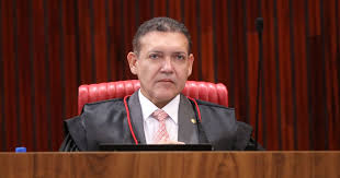 Nunes Marques rejeita ação que buscava impedir exibição de "Dark Horse"