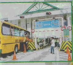 Pada gambar di atas terdapat gambar makanan dan minuman yaitu sepotong kue, minuman dan juga beberapa buah anggur. 10 Gambar Penjelmaan Misteri Dalam Foto Di Malaysia