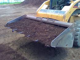 According to grow your yard, a cubic yard of topsoil can weigh 1,400 to over 2,000 pounds. 1 2 Cubic Yard Of Mulch This Is Our Bobcat Size Loader Sco Flickr