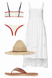 Strandoutfit Weisses Spitzenkleid Mit Tragern Braune Leder Flip Flops Strohhut Fur Damen Sportliche Bikini Fashion Work Outfits Women Summer Fashion