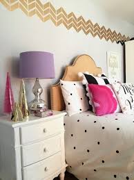 This particular design can be emulated with a rounded curtain rod and sheer panel drapes. Decorating A Teen Room For Christmas Black White Gold And Hot Pink