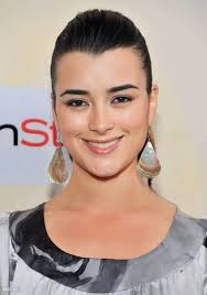 Honey, you're looking at my post, and you can't even say hi to me or you  don't love me anymore 💔it's me Cote de Pablo i love you all ♥️  #CotedePablo #COTEDEPABLOFANS #