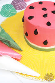 Wir haben diesen leckeren kuchen in melonenform gebacken, sieht der nicht toll aus? Die Wassermelonen Torte Feerie Cake