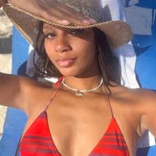 Lyric ʕ •ᴥ•ʔ (@1yrica)