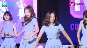 Selain berwajah jutek, ia juga sering di panggil oppa oleh para fans karena sangat tomboy. Sinb Oppa Gif By A Slade Gfycat