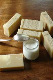 Savon Ton Sur Ton Au Yaourt De Brebis Bio Potions Et Chaudron Recettes De Cosmetiques Naturels Et Bio Savons Faits Mai Savon Fait Maison Fait Maison Savon
