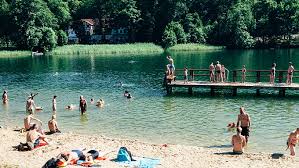 Vor faszinierender kulisse finden sie hier einen großzügigen sandbadestrand, der zum sonnenbaden und schwimmen mitten in der natur einlädt. Die 11 Schonsten Badeseen In Deutschland Reisevergnugen
