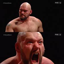The Freak, Lars Sullivan, contó la historia de como pasó de ser “buleado” a  ser el “bully”. Me gusta como están construyendo a Lars. Se ve intimidante,  demente y todo con buena
