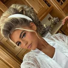 Hollie Flaherty's Instagram, Twitter & Facebook