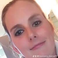 Heather Sons's Instagram, Twitter & Facebook