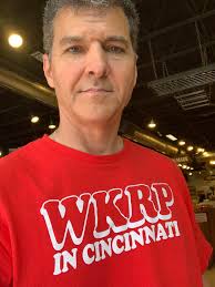 𝗜𝗳 𝗶𝘁 𝗶𝗻𝘃𝗼𝗹𝘃𝗲𝘀 𝗚𝗮𝘁𝗹𝗶𝗻𝗯𝘂𝗿𝗴 𝗮𝗻𝗱 𝗣𝗮𝗻𝗰𝗮𝗸𝗲𝘀,  𝗰𝗼𝘂𝗻𝘁 𝗺𝗲 𝗶𝗻. 🥞 Grab this shirt at the Gatlinburg Welcome Center 