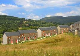 La Salvetat Sur Agout Est Un Village Du Parc Naturel Regional Du Haut Languedoc Situe Dans L Herault Sur Le Chemin De St Jacques De Compostelle Haut Perch Com Imagens Vilas