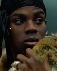 Schuh: Same, but different dump Production assistant