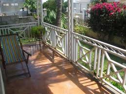 Browse 255 wood deck railing ideas on houzz whether you want inspiration for planning wood deck railing or are building designer wood deck railing from scratch, houzz has 255 pictures from the best designers, decorators, and architects in the country, including hayes landscape design services and steven paul whitsitt photography. Wood Deck Railings Porch Railing Designs Wood Balusters
