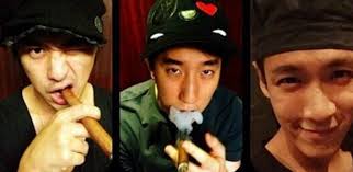 虽然警方的声明没有给出犯罪嫌疑人的全名，但其中的描述与柯震东和房祖名相符，柯震东原名柯家凯 (kai ko)，房祖名又名陈祖名 (jaycee chan)。 å›žé¡¾æˆ¿ç¥–åæŸ¯éœ‡ä¸œå¸æ¯'äº‹ä»¶ç›´å‡»æˆ¿ç¥–åæŸ¯éœ‡ä¸œå¸æ¯'çŽ°åœº å¥½å¤šæ–™
