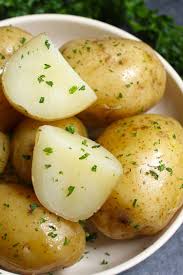 Do you boil water before you add potatoes? How Long To Boil Potatoes Tipbuzz