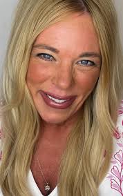 Who can do a cut, curl, and color