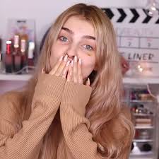 как сделать кудри без плойки и бигудей на короткие волосы Video Lokony Bez Plojki V 2020 G Plojka Ezhednevnye Pricheski Kudri Bez Plojki